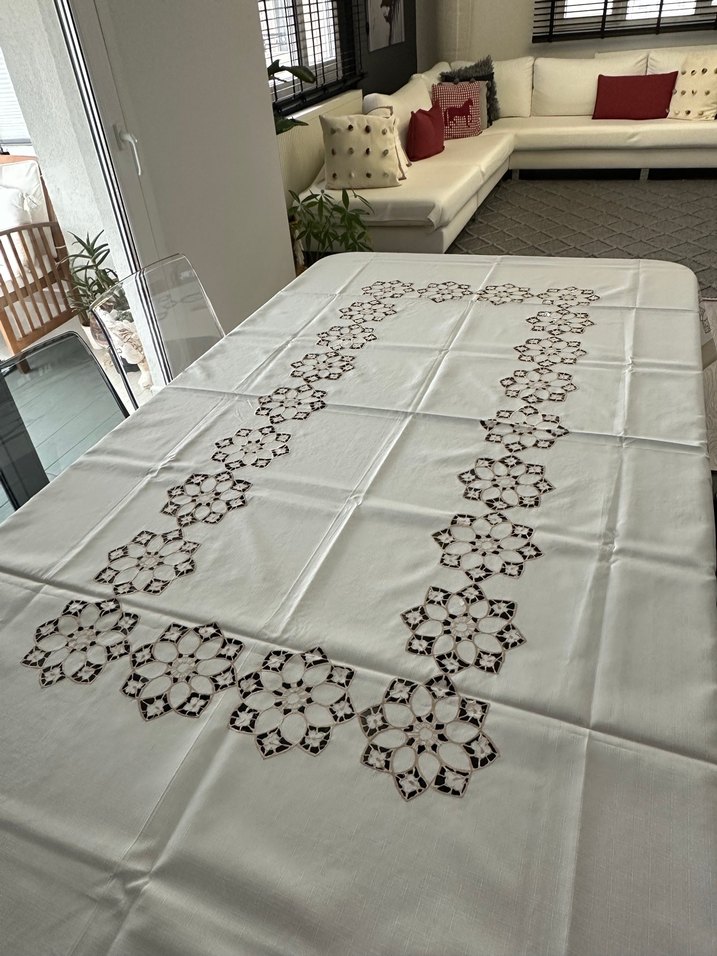 Nakış işlemeli masa örtüsü ve peçete - Görsel 2
