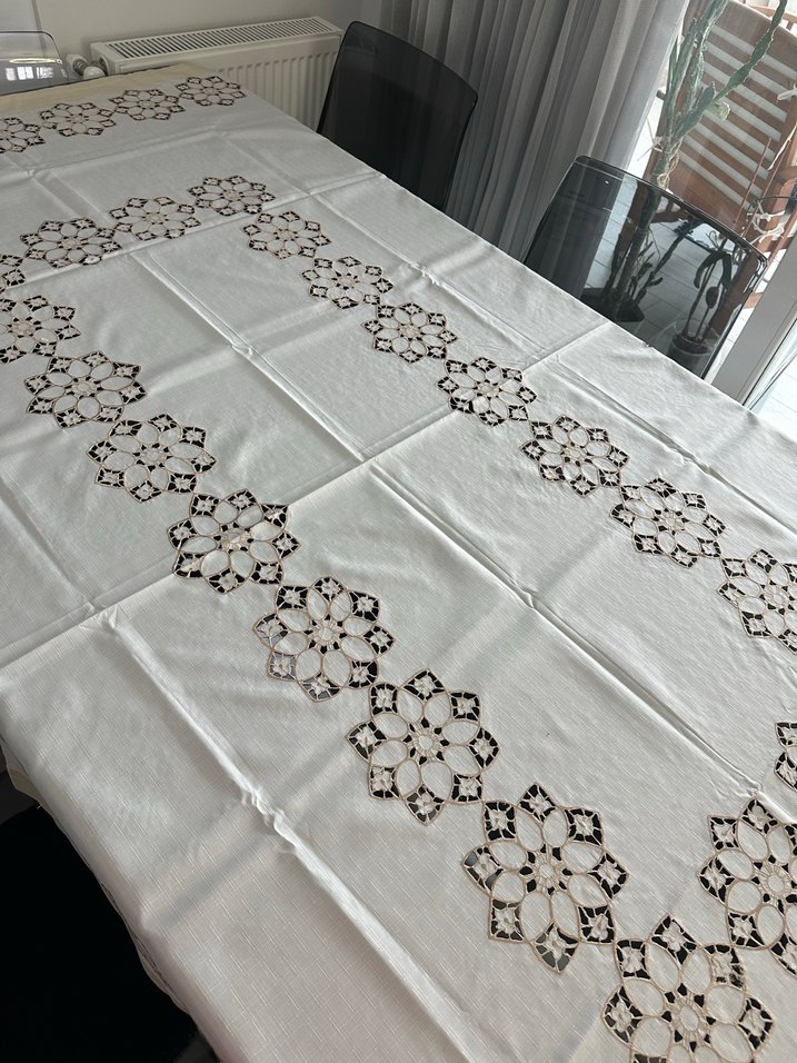 Nakış işlemeli masa örtüsü ve peçete - Görsel 3