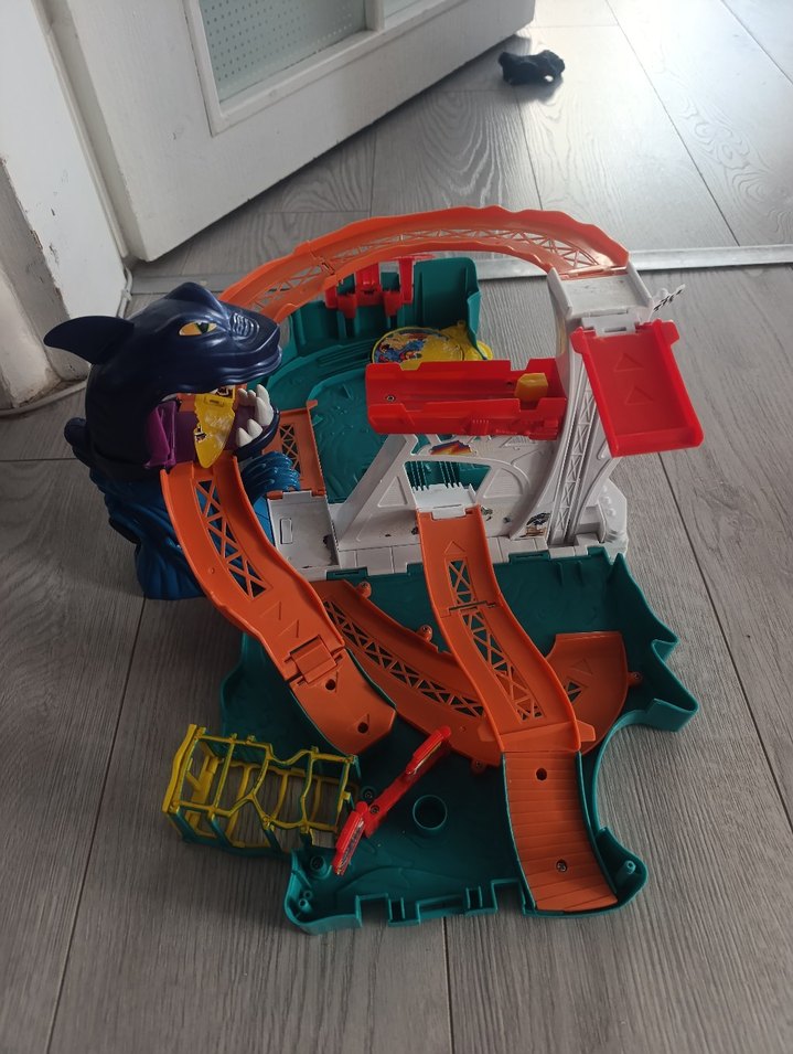 Hot Wheels shark bite playset Pist Seti - Görsel 5