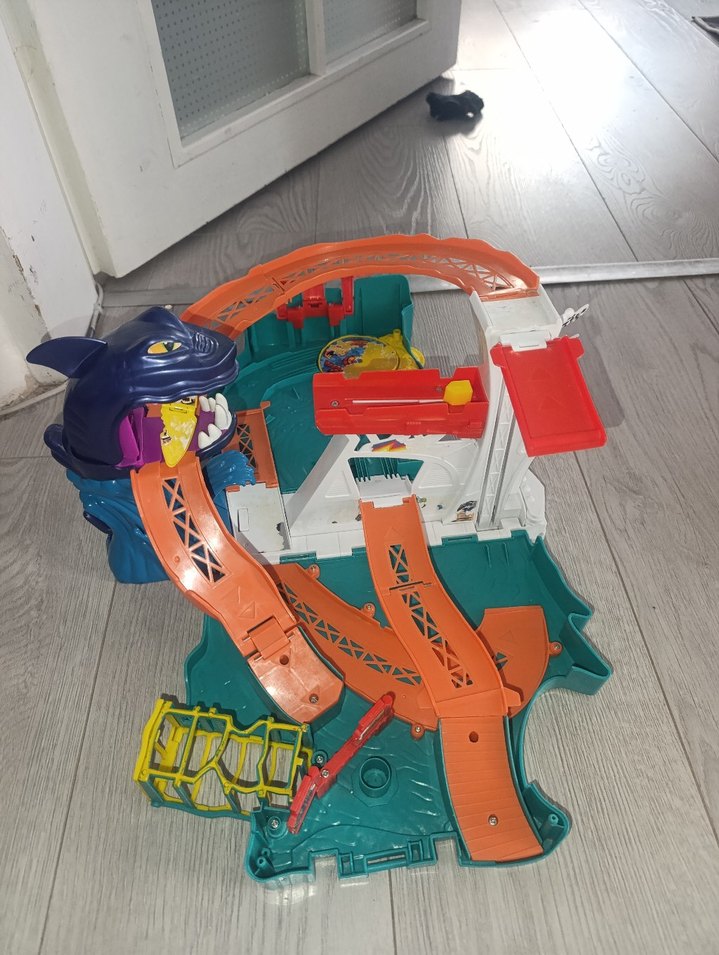 Hot Wheels shark bite playset Pist Seti - Görsel 4