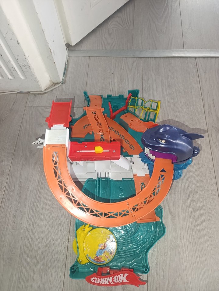 Hot Wheels shark bite playset Pist Seti - Görsel 2