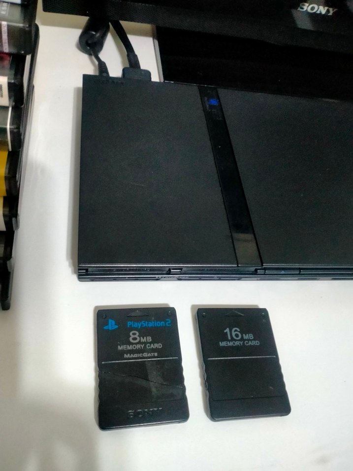 Sony PlayStation 2 slim set 2 kol 2 MC 8 kutulu oyun - Görsel 3