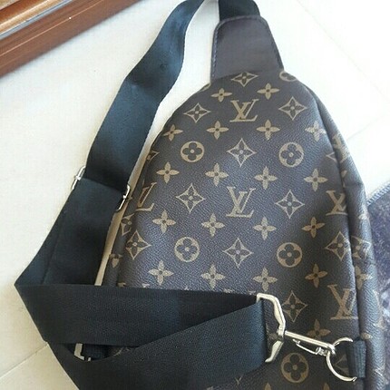 replika louis vuitton omuz cantasi
