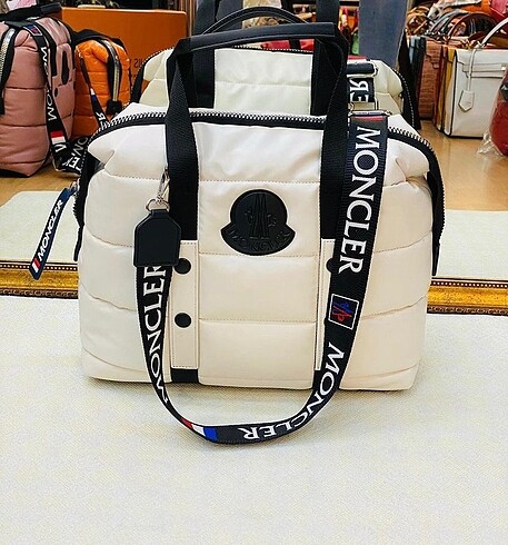 Moncler kol çantası