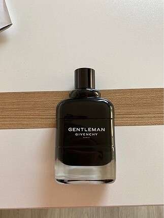 Gıvenchy gentleman parfüm şisesi