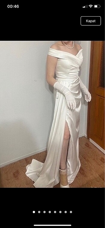 Beyaz saten elbise
