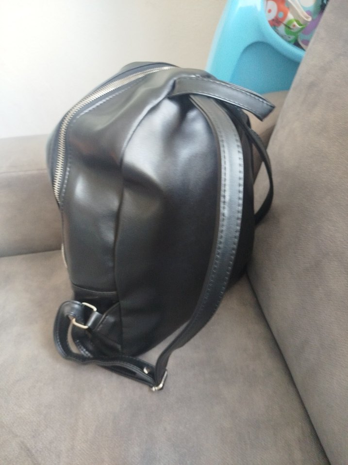 Siyah Deri Kadın Sırt Çantası - Görsel 2