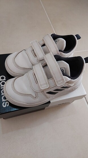 Erkek çocuk orjinal adidas spor ayakkabı 