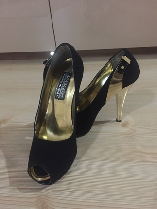 Siyah gold ayakkabı