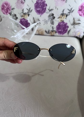 Siyah Kadın Güneş Gözlüğü - Görsel 2