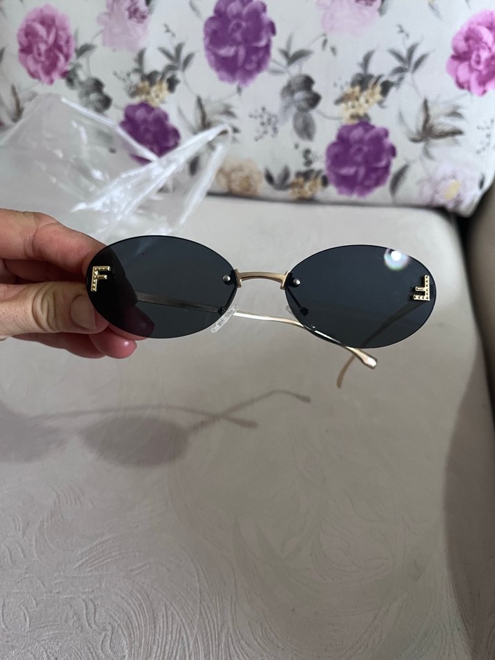 Siyah Kadın Güneş Gözlüğü - Görsel 2