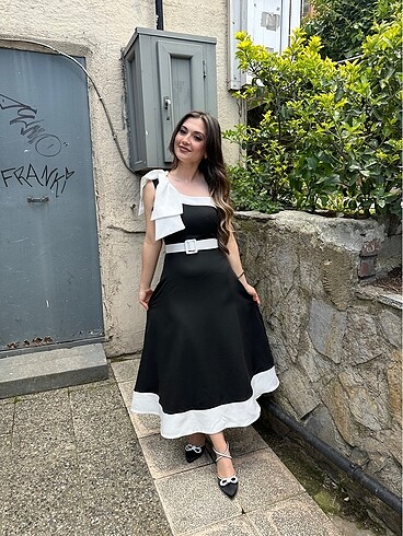 KURDELE DETAY TEK OMUZ ELBİSE