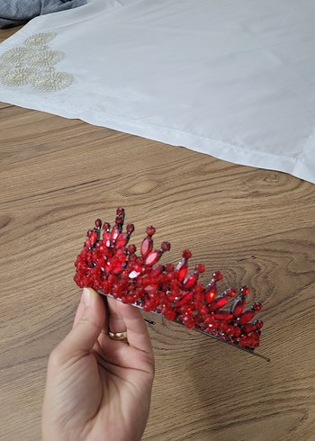 Beden Kırmızı İşlemeli Kına Taç Küpe