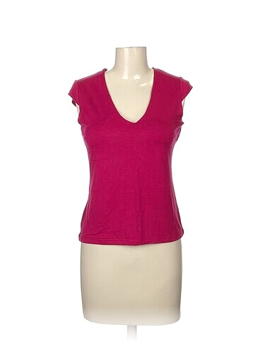 Lindex T-shirt %70 İndirimli.