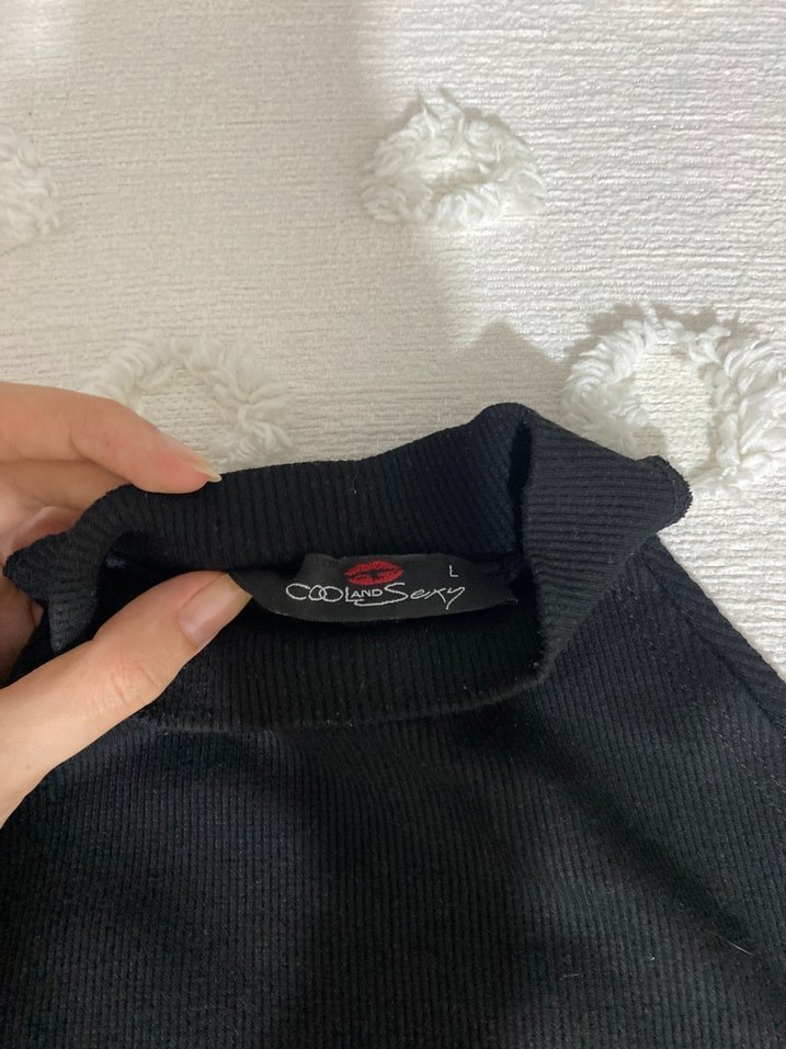 Halter Yaka Siyah Bluz - Görsel 3