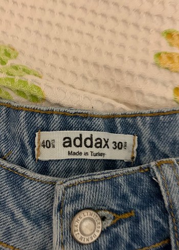 Düğmeli Mavi Bağlama Desenli Kot Şort - Görsel 2