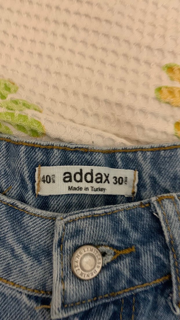 Düğmeli Mavi Bağlama Desenli Kot Şort - Görsel 2