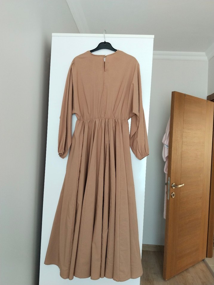 Bej Kemerli Uzun Kadın Elbise - Görsel 3