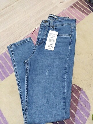 Yırtıklı dar paça pantolon