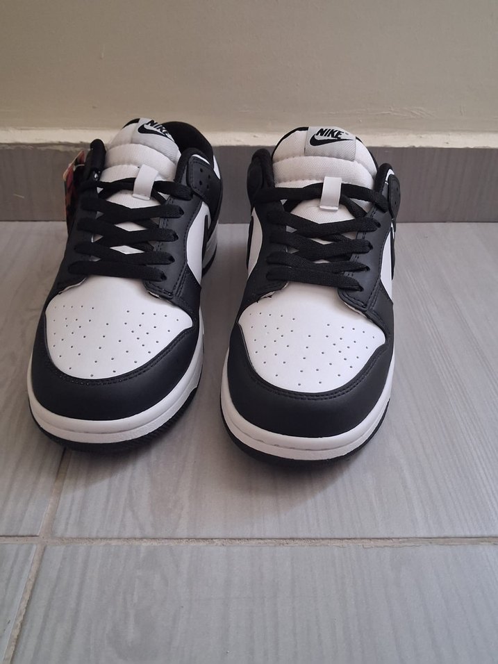 Nike SB Siyah-Beyaz Düşük Bilekli Sneaker — görsel 5/6