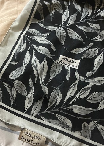 Diğer Fresh Scarfs Siyah Beyaz Yaprakli İpeksi Sal