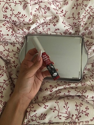The balm red