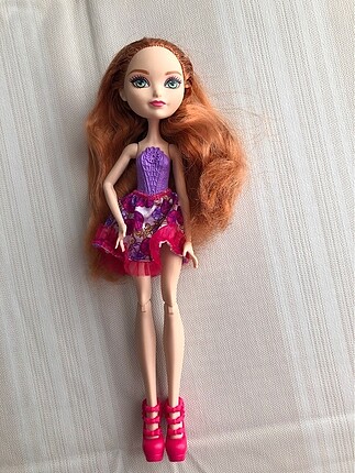 Monster high bebeği