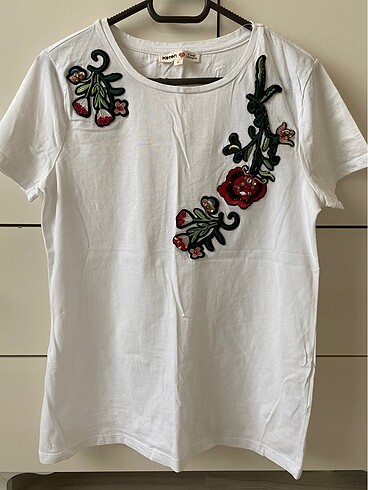 Koton el emeği koleksiyonu işlemeli beyaz tişört, s