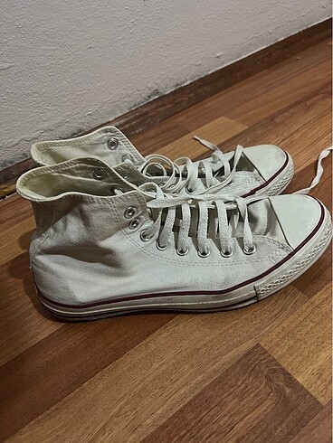 42 Beden beyaz Renk Çok iyi durumda 42 numara converse