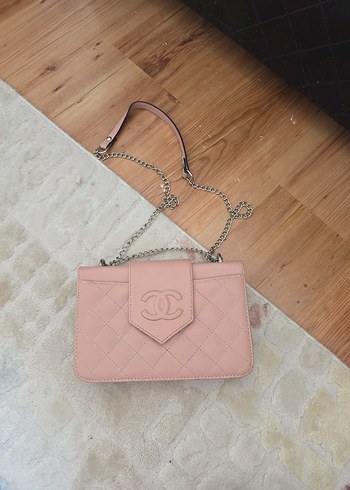 Zincir Detaylı Pembe Deri Kadın Çanta