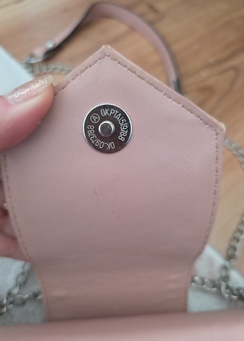 Diğer Zincir Detaylı Pembe Deri Kadın Çanta