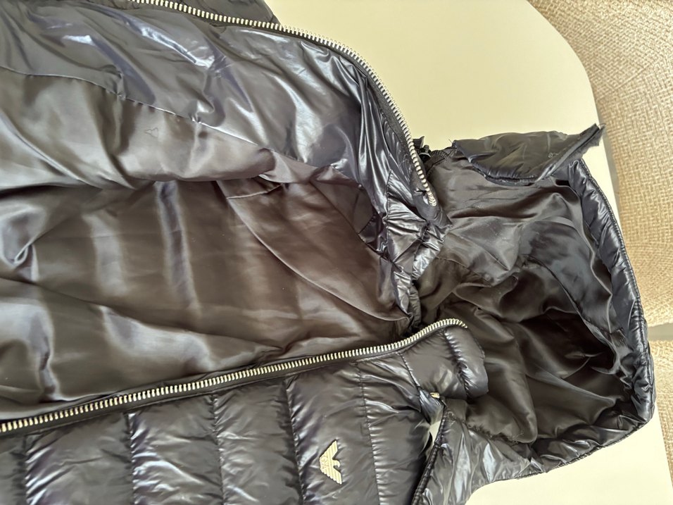 Armani Siyah Kapüşonlu Şişme Mont 8-9 yaş — görsel 2/4