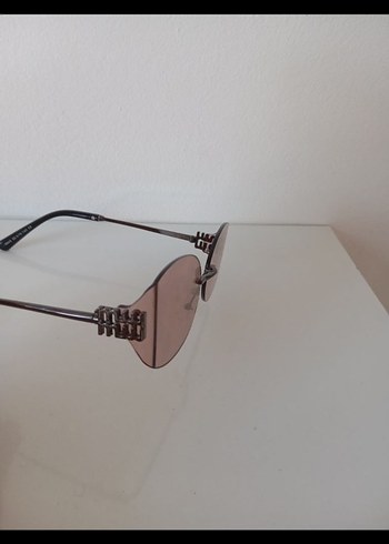 Miu Miu uv korumalı güneş gözlüğü