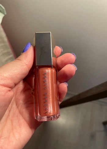 Fenty Beauty ürünü