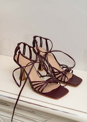 39 Beden bordo Renk Bordo topuklu bağcıklı Stiletto