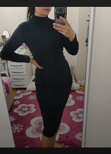 Siyah midi elbise 