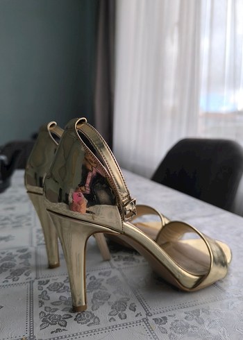 Altın Renkli Stiletto Topuklu Kadın Abiye Ayakkabı - Görsel 3