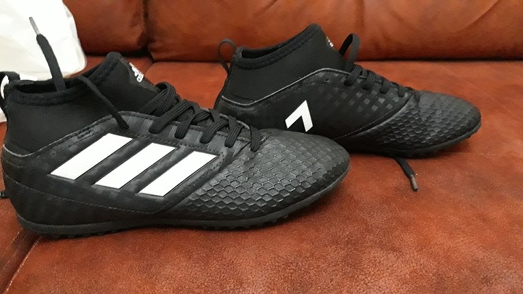 ORJINAL COK TEMIZ YEPYENI SIFIRDAN FARKSIZ ADIDAS 36 NUMARA AYAK