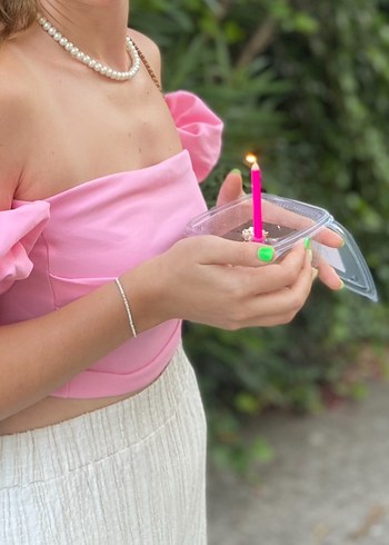 Pembe kolları lastikli büstiyer