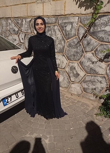 Siyah abiye şalida dahil