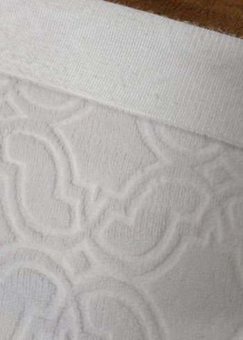 6 MT Beyaz  kabartma desenli halı Örtüsü - Görsel 9