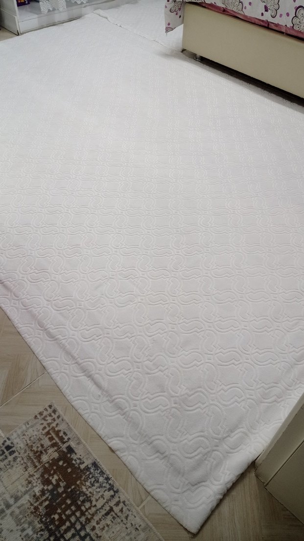 6 MT Beyaz  kabartma desenli halı Örtüsü - Görsel 4