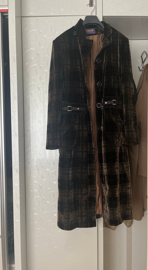 Düğmeli Uzun Siyah Gotik kadife Kadın Kaban - Görsel 4