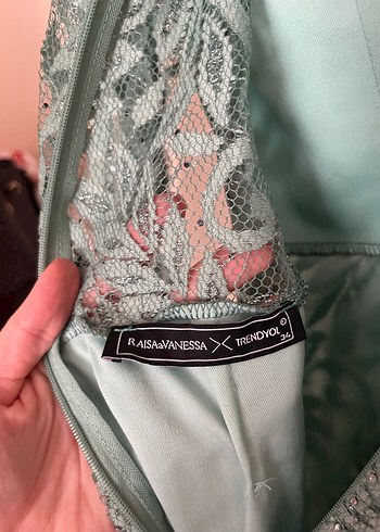 Raisa&Vanessa X Trendyol Dantel Detaylı V Yaka Uzun Kollu Elbise - Görsel 4