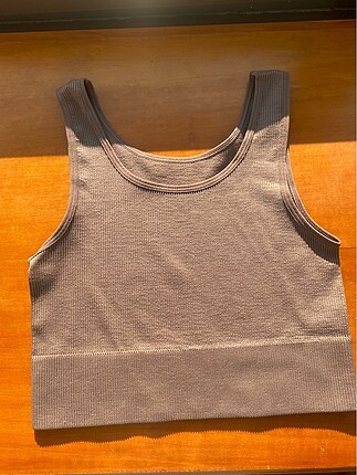 Urban Outfitters Renkler bedenler mevcut