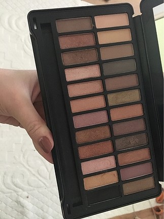 naked palet