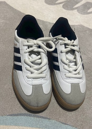 30 Beden Unisex Çocuk Beyaz Siyah Adidas Spor Ayakkabı