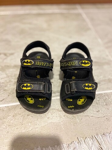 Batman lisanslı erkek çocuk sandalet