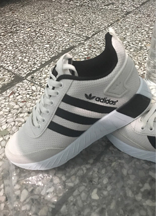Adidas beyaz ayakkabı