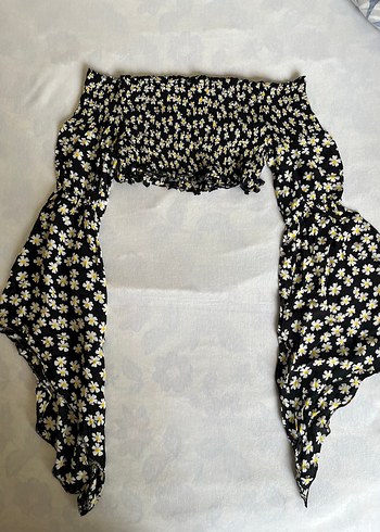 Bershka Siyah Beyaz Papatya Desenli Crop